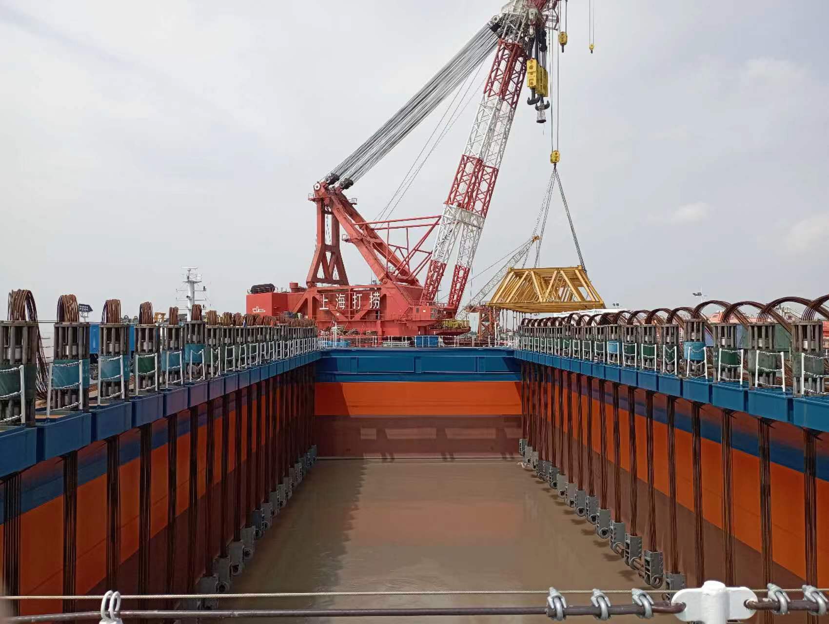 長(zhǎng)江口二號(hào)古船成功整體打撈出水!