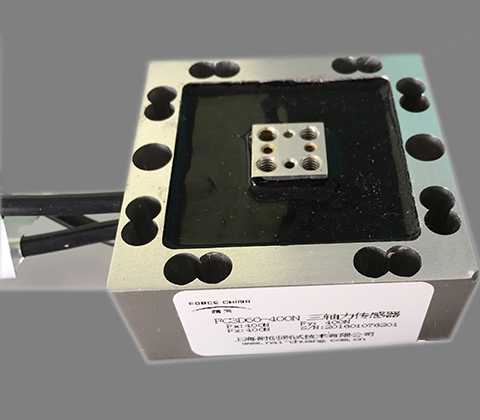 三軸力傳感器的精度和測量范圍是多少?